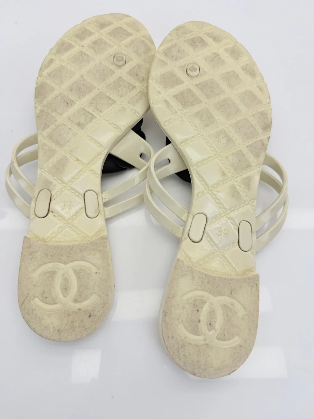 Chanel White/Black Camellia Flower Thong Sandals Size 8.5/39